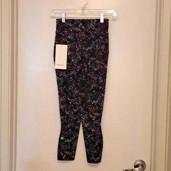 𝗟𝘂𝗹𝘂𝗹𝗲𝗺𝗼𝗻 𝗕𝗮𝘀𝗲 𝗣𝗮𝗰𝗲 HR Crop 23" Leggings -Floral Spray Multi -4 - Picture 4 of 7
